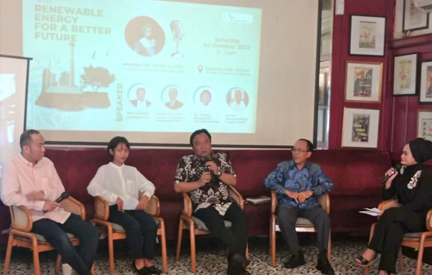 Picture 5: Talk show inviting Mr Eko Sulistyo from the State Electricity Company Indonesia, Mr Harris Yahya, Director for Geothermal Ministry of Energy and Mineral Resources Indonesia, project representative and Mr Saweri from Jakpreneur