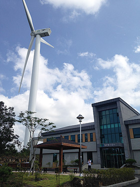 済州島エネルギー公社入口。付近にも風車が立てられています