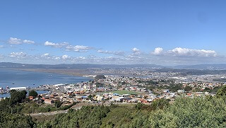 タルカワノ市の全景（2022年4月）