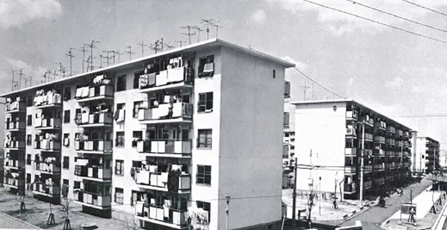 昭和45年に建設された大阪府営清滝住宅（大阪府提供）