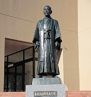 筑波大学構内の嘉納治五郎像