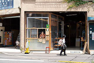 くすのき荘1階にオープンした喫茶売店メリー。