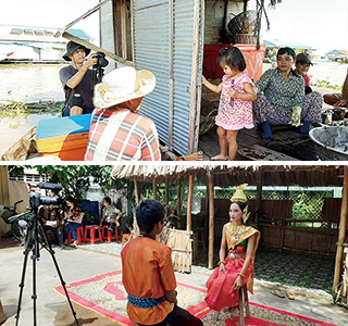 カンボジアのコンポンチュナン州で水上生活をするベトナム系家族を撮影するカンボジアのチーム。