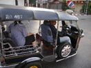 最近では少なくなったタイのトゥクトゥク（三輪タクシー）
