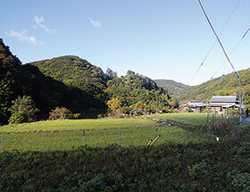 山間に位置する竹原集落